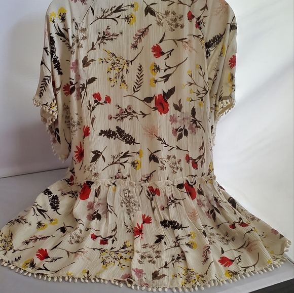 Summer top - NEW - Sold - Picture 2 of 5